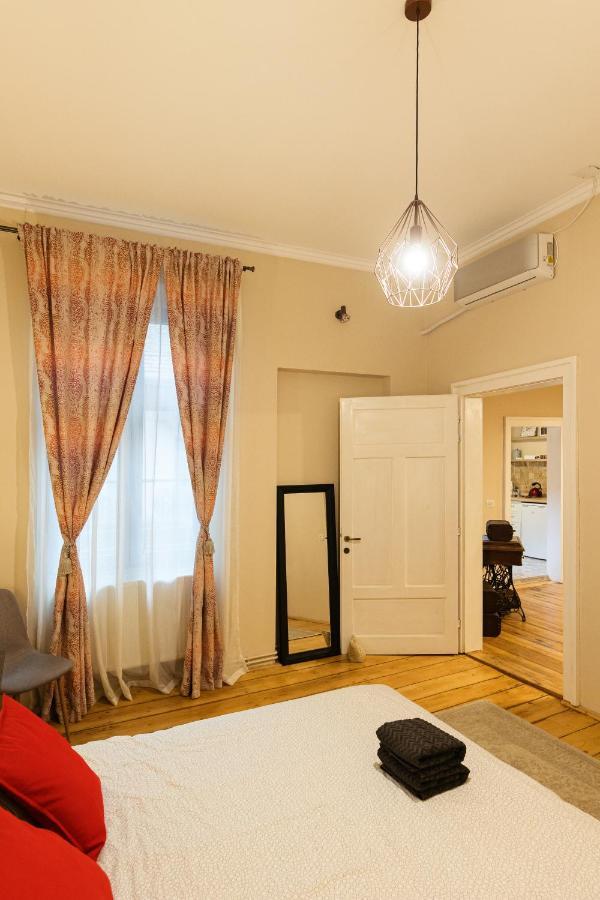 Chic Apartment In Historical City Center Timisoara Exterior photo