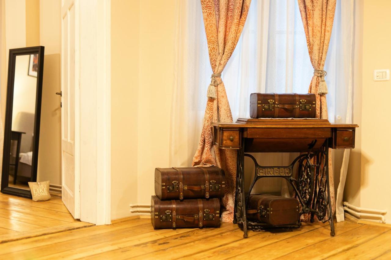 Chic Apartment In Historical City Center Timisoara Exterior photo
