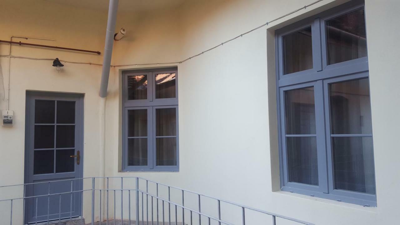Chic Apartment In Historical City Center Timisoara Exterior photo
